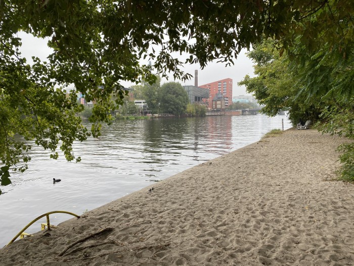 Das iPhone 11 Pro Max gleicht unterschiedliche Helligkeiten wieder gut aus. (Bild: Tobias Költzsch/Golem.de)